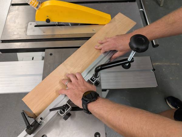 table-saw-w650-cross-hands_1.jpeg table-saw-w650-cross-hands_1.jpeg